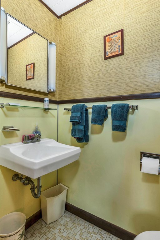 Laconia, New Hampshire, 03246, United States, 3 Bedrooms Bedrooms, ,1.5 BathroomsBathrooms,Residential,Forsale,1968465