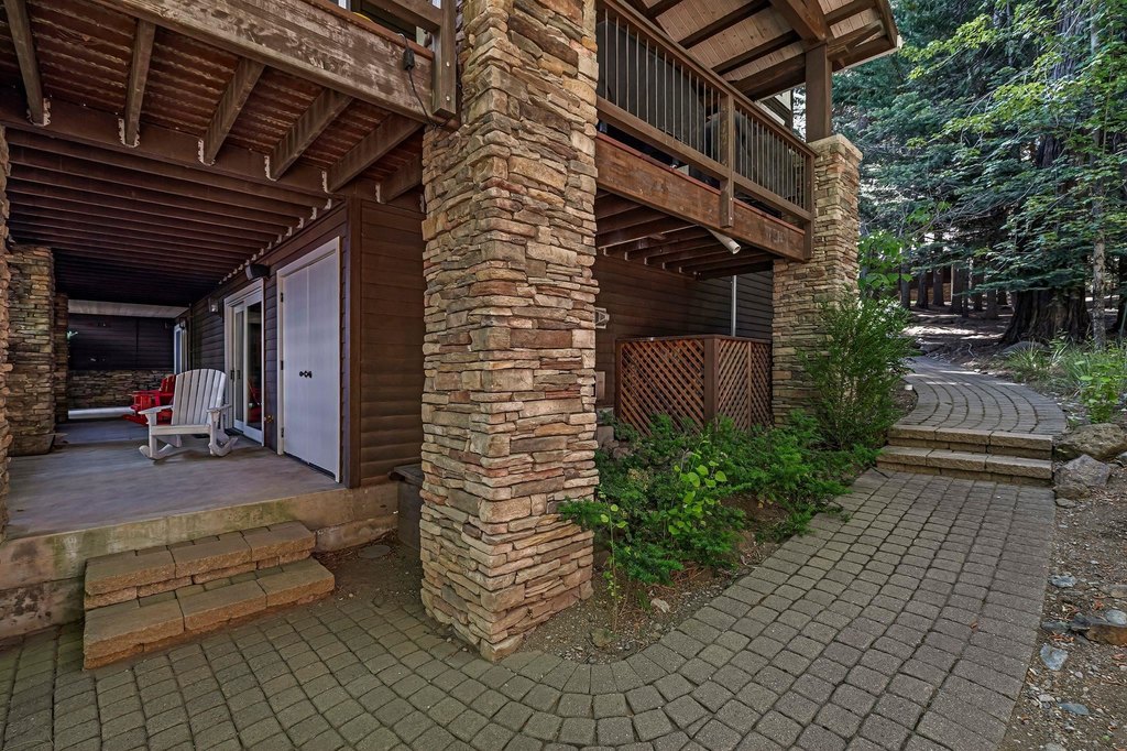 Lake Almanor, California, 96137, United States, 4 Bedrooms Bedrooms, ,3.5 BathroomsBathrooms,Residential,Forsale,1888837