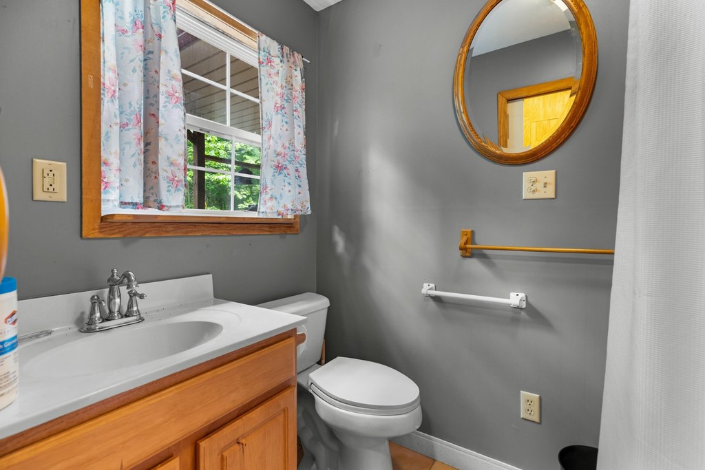 Sneedville, Tennessee, 37869, United States, 7 Bedrooms Bedrooms, ,5 BathroomsBathrooms,Residential,Forsale,1884054