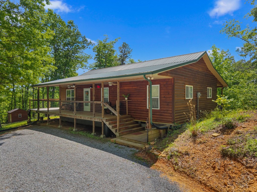 Sneedville, Tennessee, 37869, United States, 7 Bedrooms Bedrooms, ,5 BathroomsBathrooms,Residential,Forsale,1884054