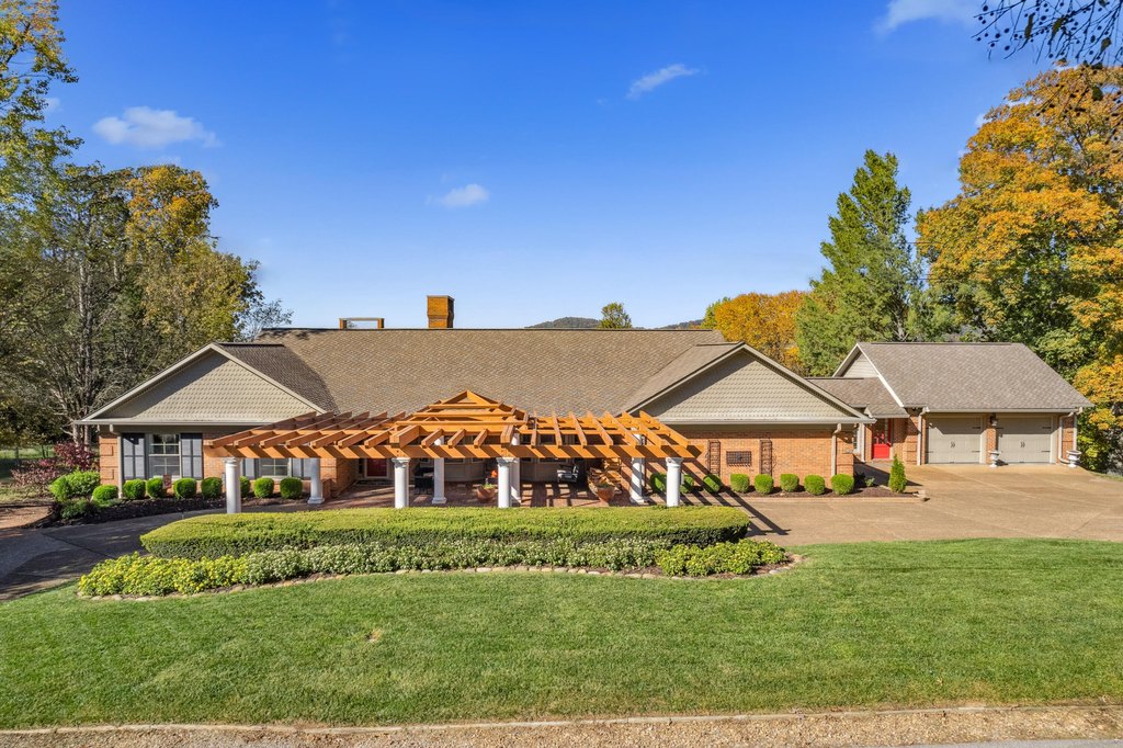 Morristown, Tennessee, 37814, United States, 4 Bedrooms Bedrooms, ,7.5 BathroomsBathrooms,Residential,Forsale,1894827