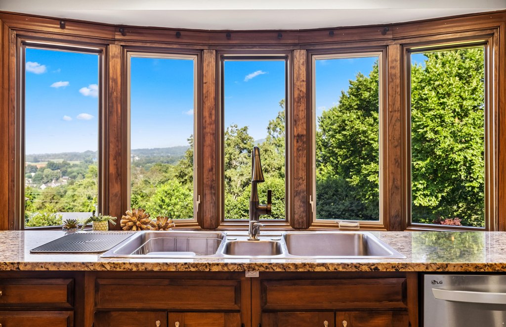 Morristown, Tennessee, 37814, United States, 4 Bedrooms Bedrooms, ,7.5 BathroomsBathrooms,Residential,Forsale,1894827