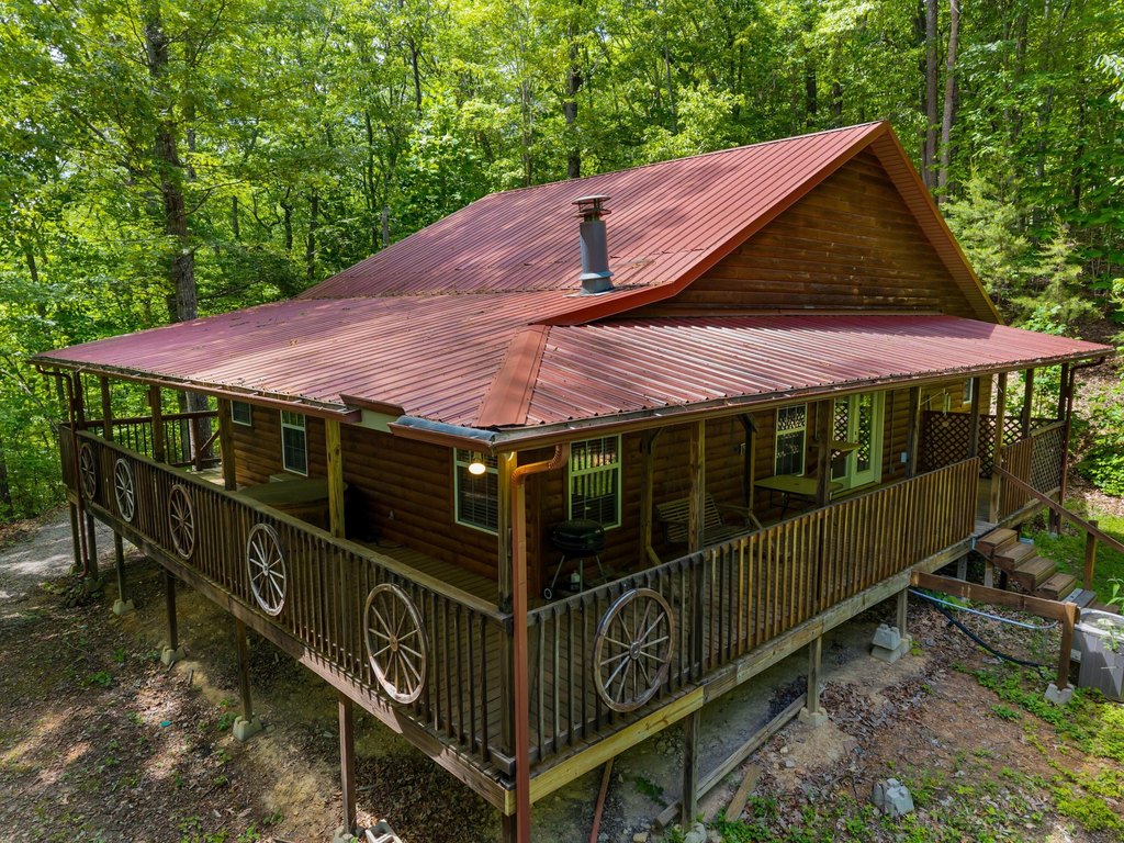 Sneedville, Tennessee, 37869, United States, 7 Bedrooms Bedrooms, ,5 BathroomsBathrooms,Residential,Forsale,1884054