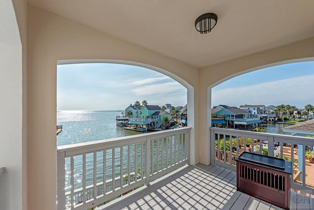 Tiki Island, Texas, 77554, United States, 4 Bedrooms Bedrooms, ,4 BathroomsBathrooms,Residential,Forsale,1953098