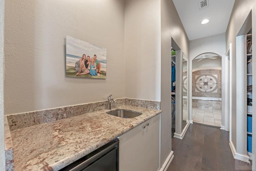 Tiki Island, Texas, 77554, United States, 4 Bedrooms Bedrooms, ,4 BathroomsBathrooms,Residential,Forsale,1953098