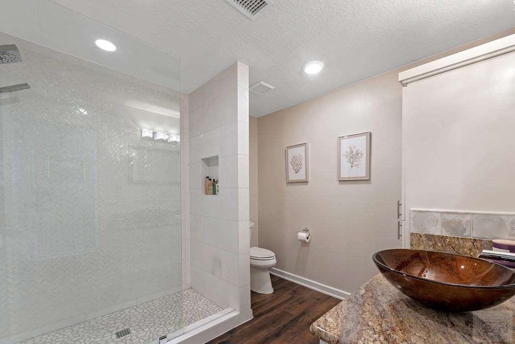 Tiki Island, Texas, 77554, United States, 4 Bedrooms Bedrooms, ,4 BathroomsBathrooms,Residential,Forsale,1953098