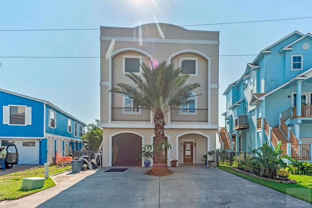 Tiki Island, Texas, 77554, United States, 4 Bedrooms Bedrooms, ,4 BathroomsBathrooms,Residential,Forsale,1953098