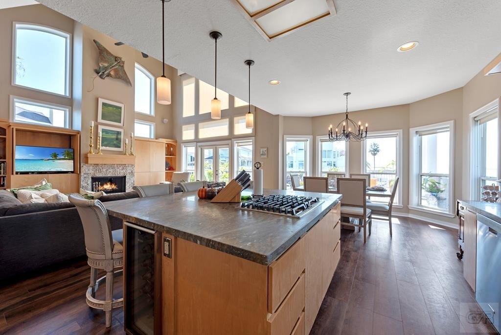Tiki Island, Texas, 77554, United States, 4 Bedrooms Bedrooms, ,4 BathroomsBathrooms,Residential,Forsale,1953098