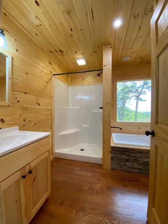 Sevierville, Tennessee, 37876, United States, 2 Bedrooms Bedrooms, ,2 BathroomsBathrooms,Residential,Forsale,1893695