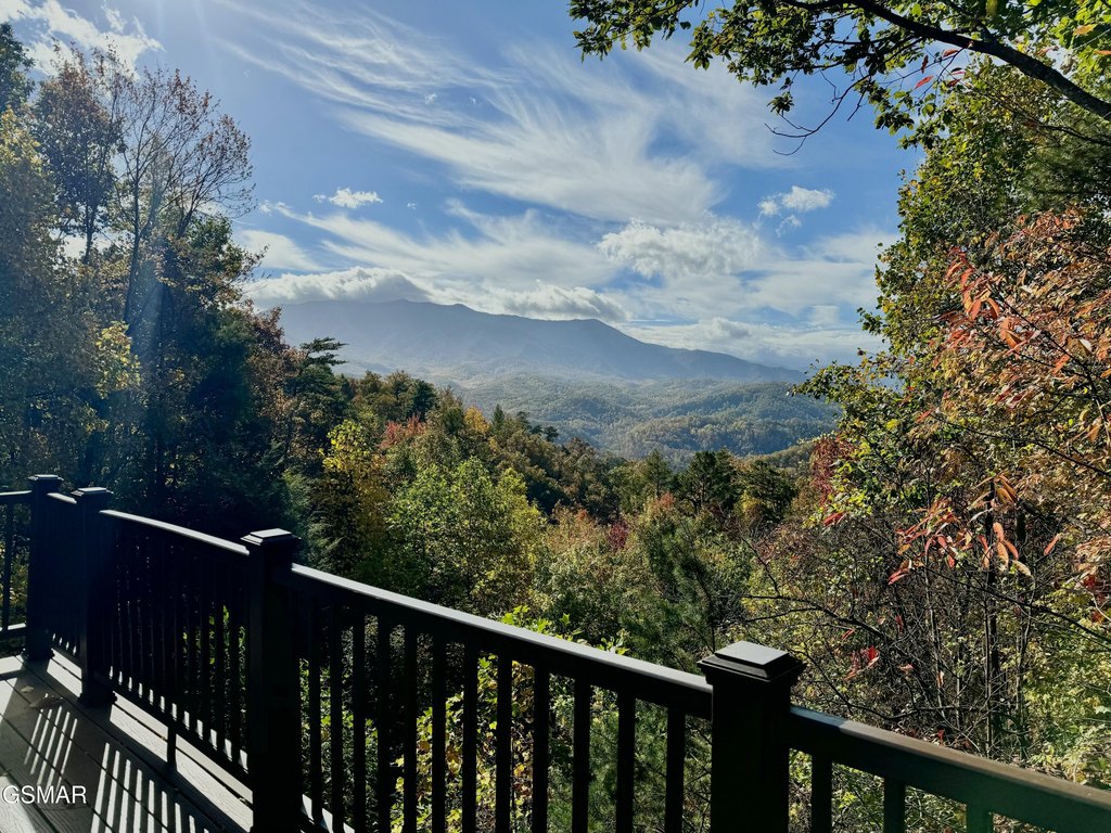 Gatlinburg, Tennessee, 37738, United States, 2 Bedrooms Bedrooms, ,3 BathroomsBathrooms,Residential,Forsale,1893779