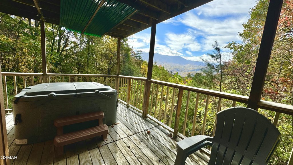 Gatlinburg, Tennessee, 37738, United States, 2 Bedrooms Bedrooms, ,3 BathroomsBathrooms,Residential,Forsale,1893779