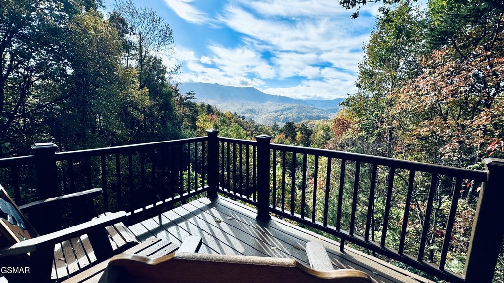 Gatlinburg, Tennessee, 37738, United States, 2 Bedrooms Bedrooms, ,3 BathroomsBathrooms,Residential,Forsale,1893779