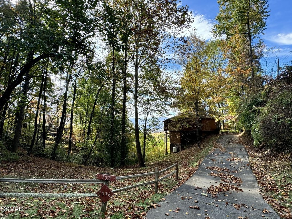 Gatlinburg, Tennessee, 37738, United States, 2 Bedrooms Bedrooms, ,3 BathroomsBathrooms,Residential,Forsale,1893779