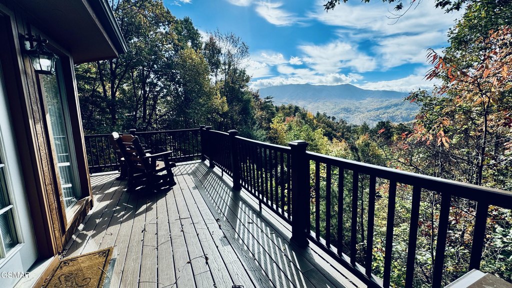 Gatlinburg, Tennessee, 37738, United States, 2 Bedrooms Bedrooms, ,3 BathroomsBathrooms,Residential,Forsale,1893779