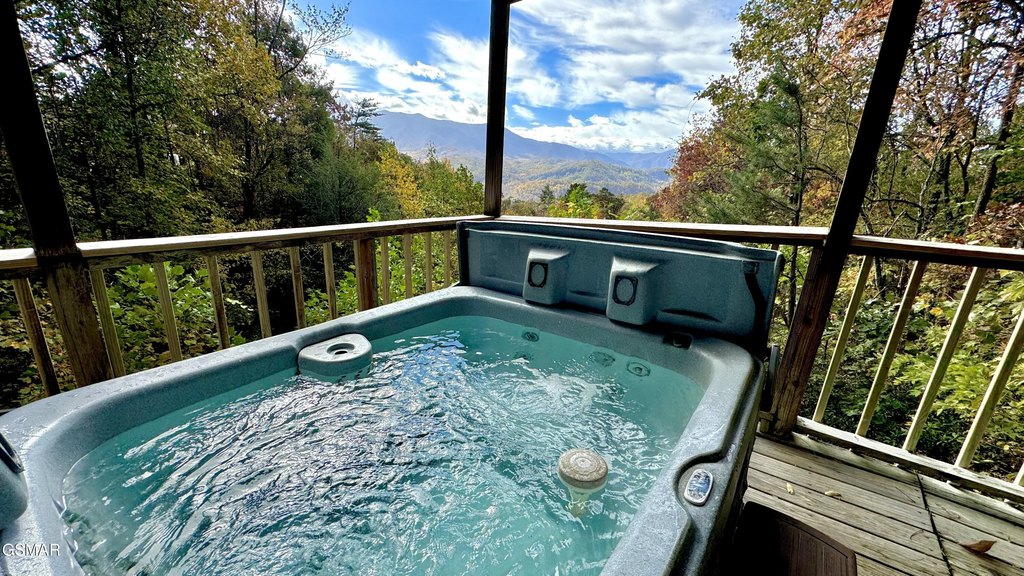 Gatlinburg, Tennessee, 37738, United States, 2 Bedrooms Bedrooms, ,3 BathroomsBathrooms,Residential,Forsale,1893779