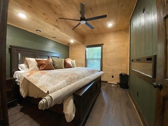 Sevierville, Tennessee, 37876, United States, 2 Bedrooms Bedrooms, ,2.5 BathroomsBathrooms,Residential,Forsale,1893694