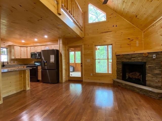 Sevierville, Tennessee, 37876, United States, 2 Bedrooms Bedrooms, ,2 BathroomsBathrooms,Residential,Forsale,1893695