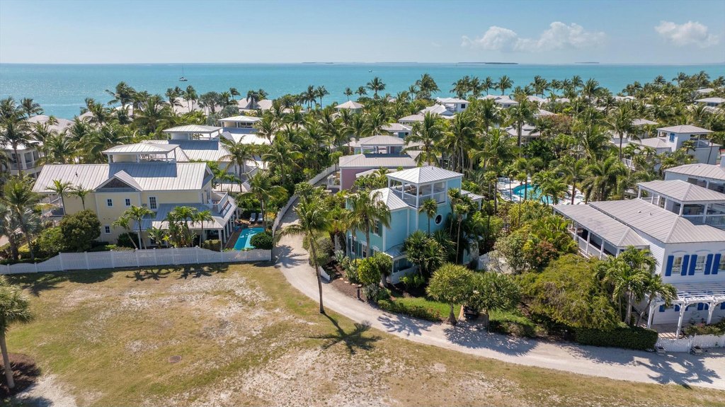 Key West, Florida, 33040, United States, 2 Bedrooms Bedrooms, ,2.5 BathroomsBathrooms,Residential,Forsale,1944398