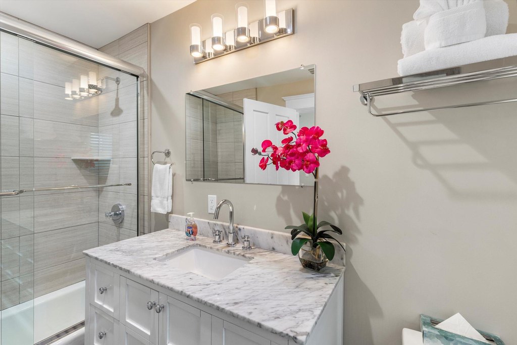 Key West, Florida, 33040, United States, 6 Bedrooms Bedrooms, ,6.5 BathroomsBathrooms,Residential,Forsale,1971989