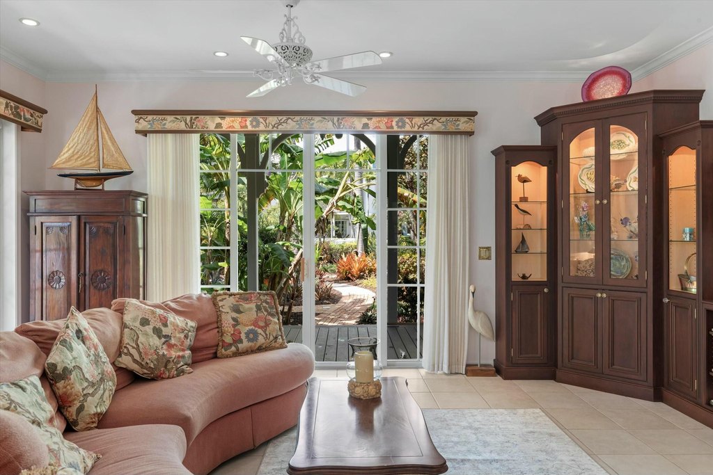 Key West, Florida, 33040, United States, 2 Bedrooms Bedrooms, ,2.5 BathroomsBathrooms,Residential,Forsale,1944398