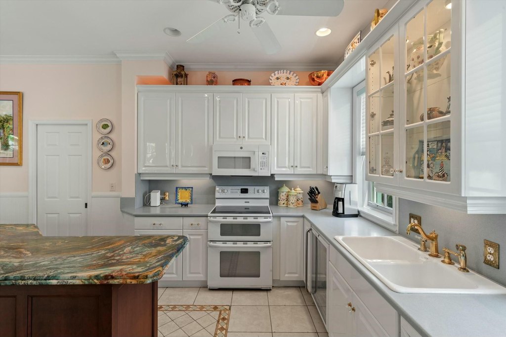 Key West, Florida, 33040, United States, 2 Bedrooms Bedrooms, ,2.5 BathroomsBathrooms,Residential,Forsale,1944398