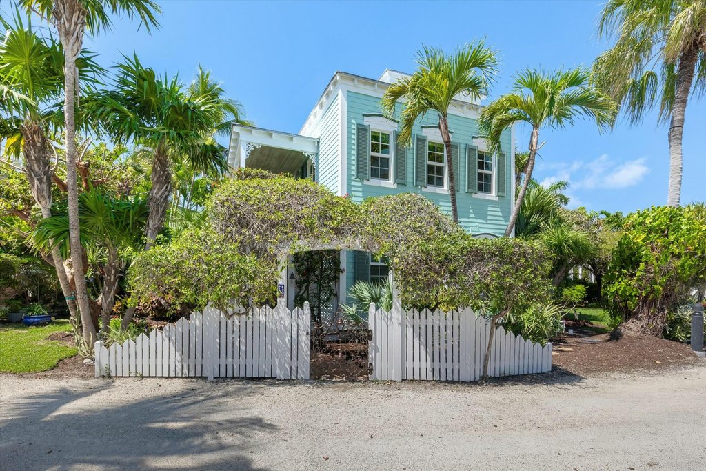 Key West, Florida, 33040, United States, 2 Bedrooms Bedrooms, ,2.5 BathroomsBathrooms,Residential,Forsale,1944398