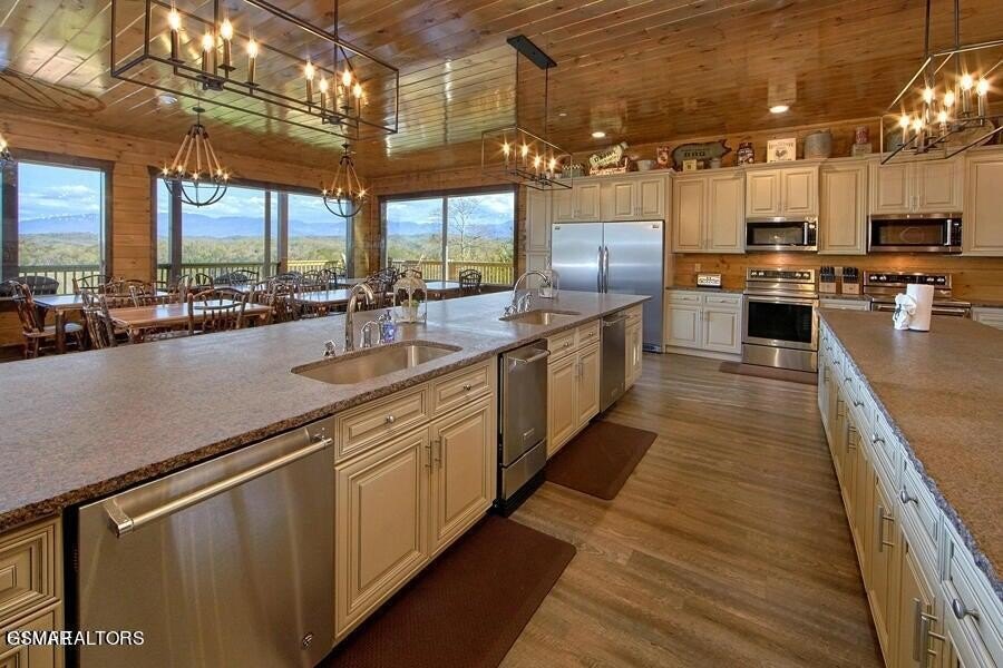 Sevierville, Tennessee, 37876, United States, 18 Bedrooms Bedrooms, ,18.5 BathroomsBathrooms,Residential,Forsale,1893787