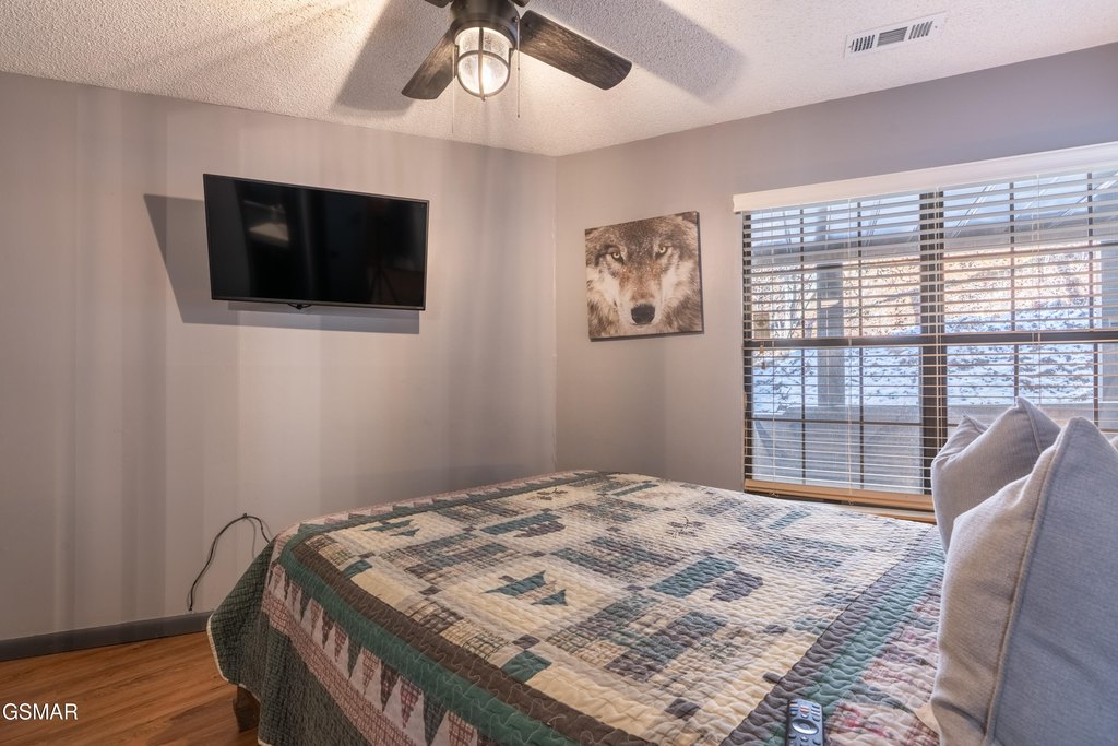 Gatlinburg, Tennessee, 37738, United States, 3 Bedrooms Bedrooms, ,3 BathroomsBathrooms,Residential,Forsale,1899765