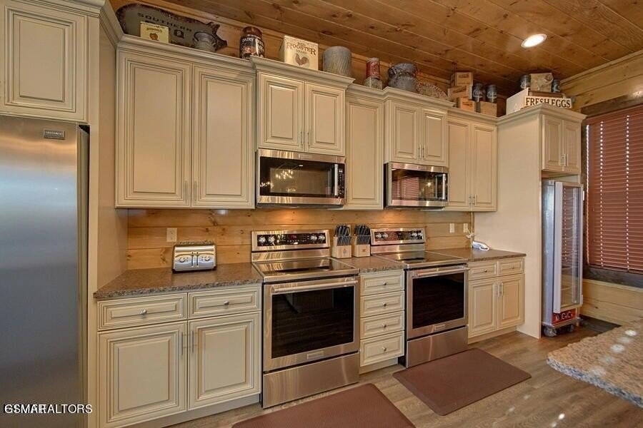 Sevierville, Tennessee, 37876, United States, 18 Bedrooms Bedrooms, ,18.5 BathroomsBathrooms,Residential,Forsale,1893787