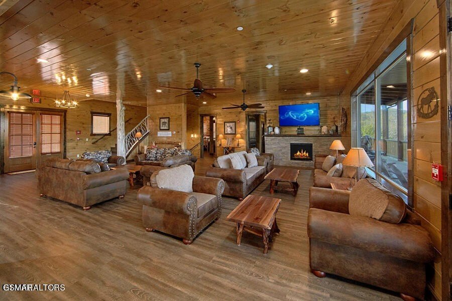 Sevierville, Tennessee, 37876, United States, 18 Bedrooms Bedrooms, ,18.5 BathroomsBathrooms,Residential,Forsale,1893787