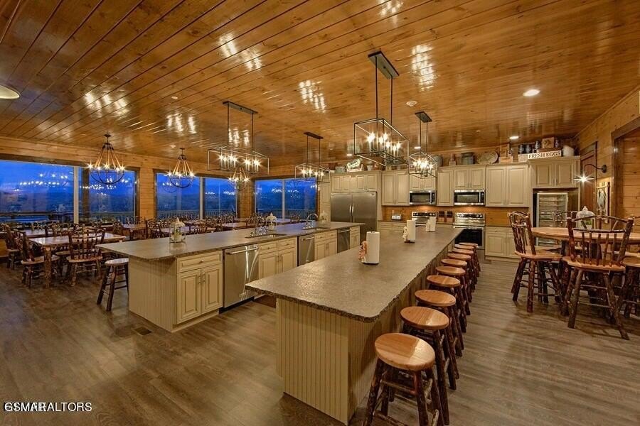 Sevierville, Tennessee, 37876, United States, 18 Bedrooms Bedrooms, ,18.5 BathroomsBathrooms,Residential,Forsale,1893787