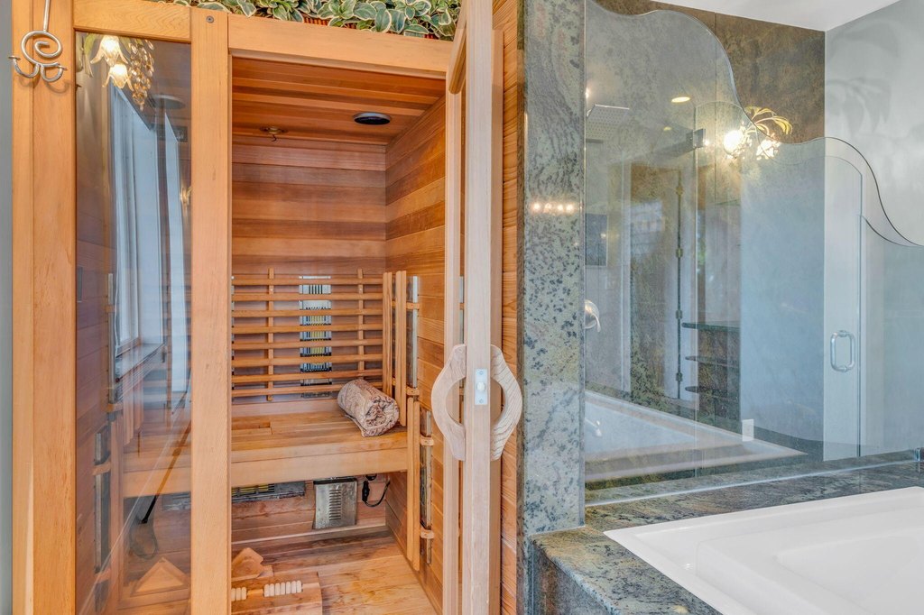 Marathon, Florida, 33050, United States, 3 Bedrooms Bedrooms, ,4.5 BathroomsBathrooms,Residential,Forsale,2004347