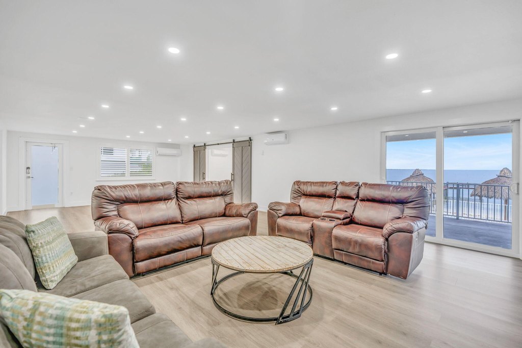 Marathon, Florida, 33050, United States, 4 Bedrooms Bedrooms, ,4 BathroomsBathrooms,Residential,Forsale,2004357