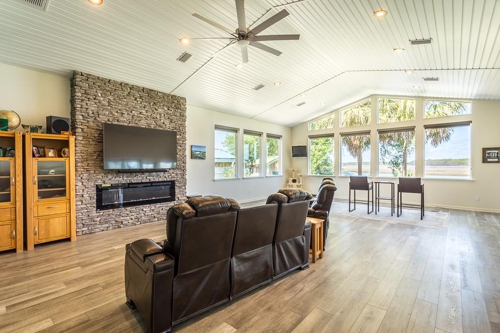 Carrabelle, Florida, 32322, United States, 3 Bedrooms Bedrooms, ,2 BathroomsBathrooms,Residential,Forsale,1884818