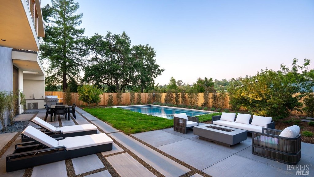 Healdsburg, California, 95448, United States, 4 Bedrooms Bedrooms, ,4.5 BathroomsBathrooms,Residential,Forsale,1918959