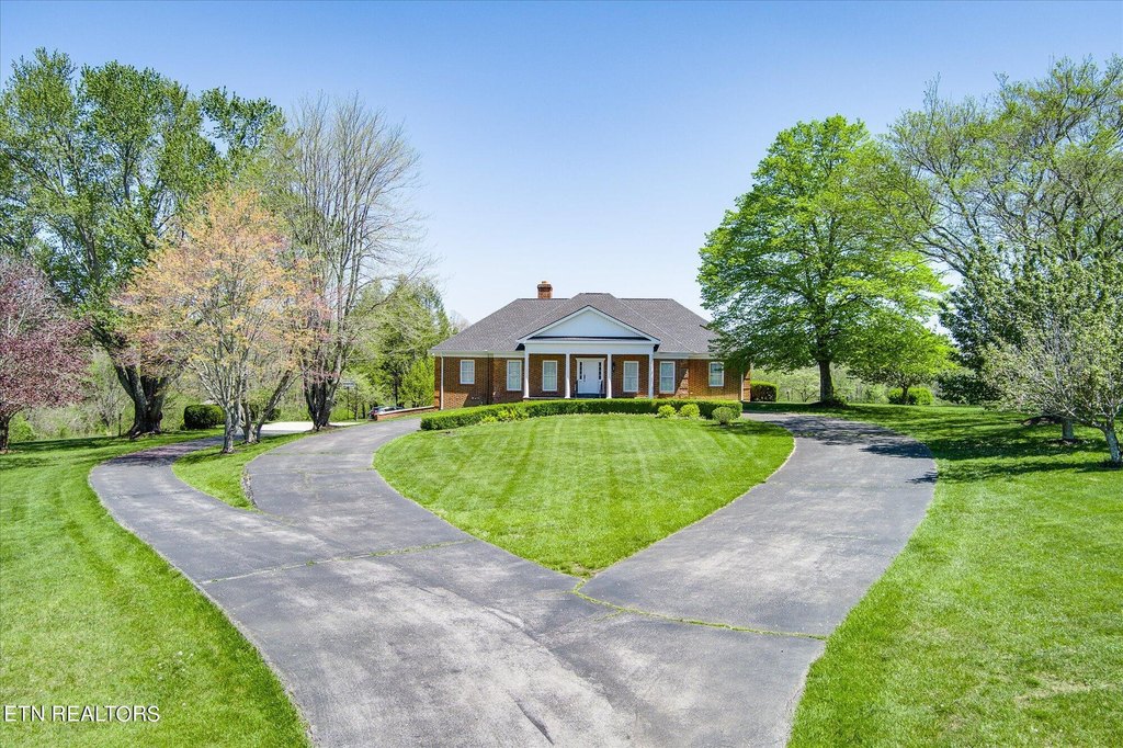 Crossville, Tennessee, 38572, United States, 5 Bedrooms Bedrooms, ,4 BathroomsBathrooms,Residential,Forsale,1907866