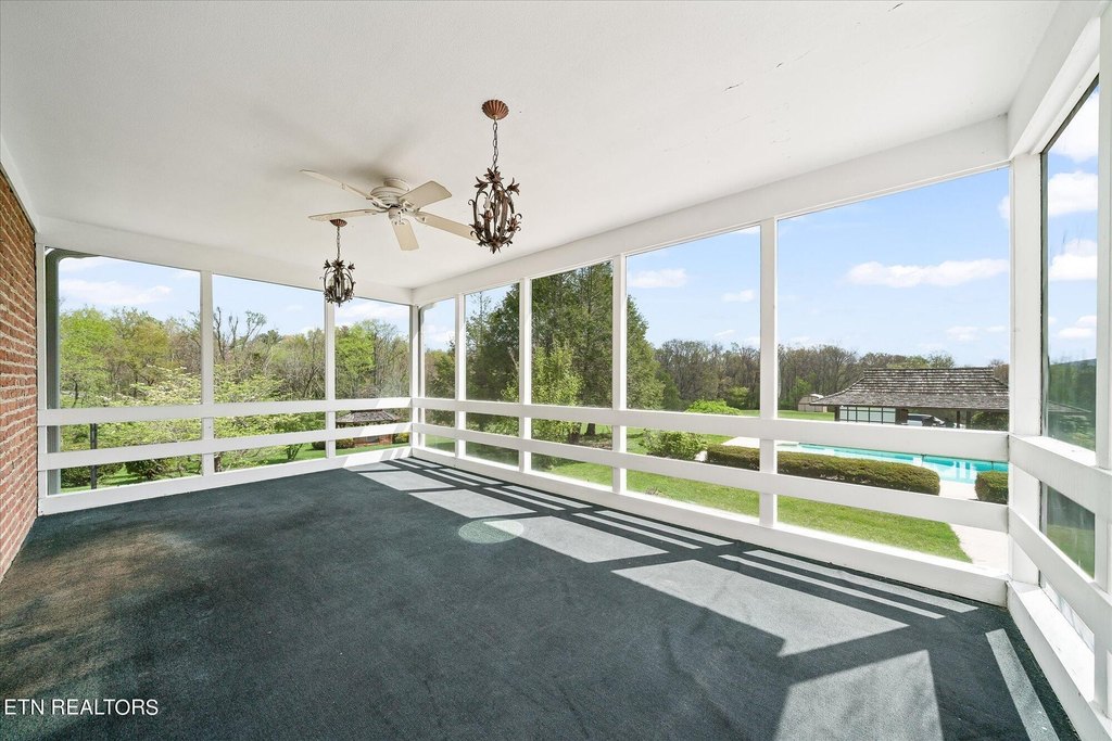 Crossville, Tennessee, 38572, United States, 5 Bedrooms Bedrooms, ,4 BathroomsBathrooms,Residential,Forsale,1907866