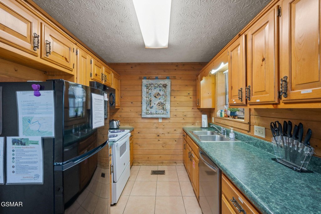 Sevierville, Tennessee, 37862, United States, 3 Bedrooms Bedrooms, ,3 BathroomsBathrooms,Residential,Forsale,1942453