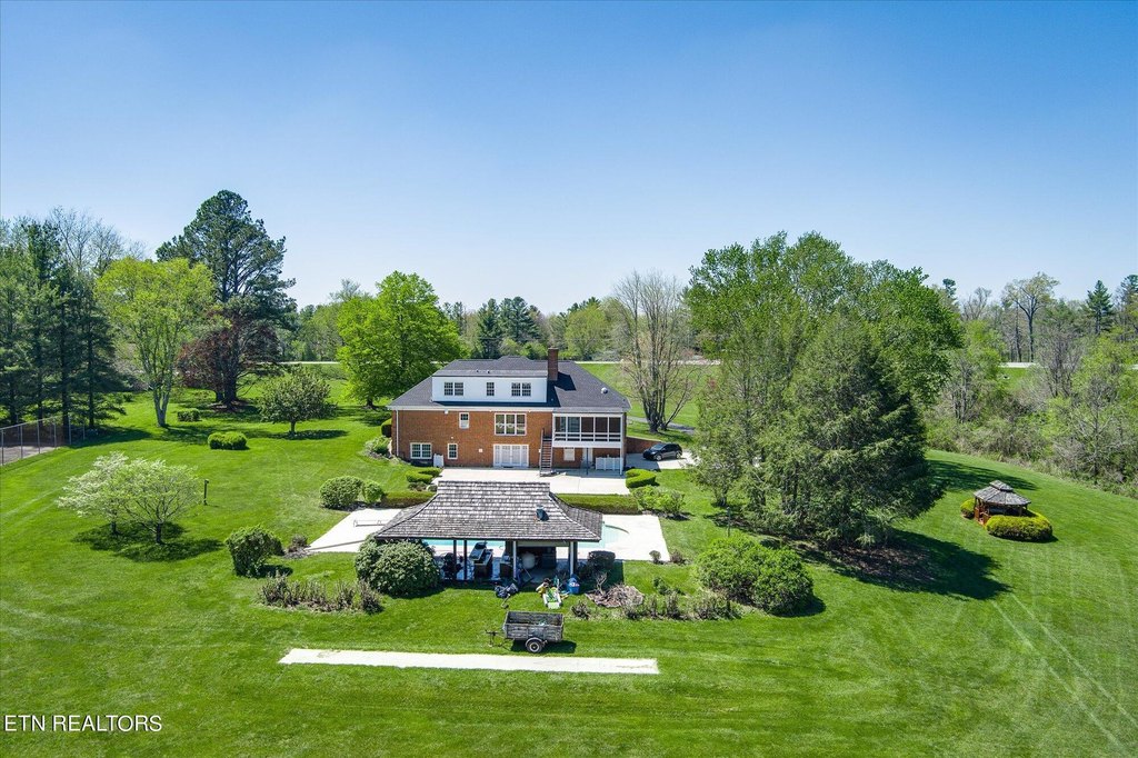 Crossville, Tennessee, 38572, United States, 5 Bedrooms Bedrooms, ,4 BathroomsBathrooms,Residential,Forsale,1907866