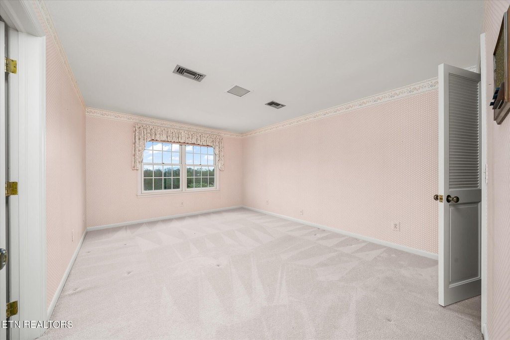 Crossville, Tennessee, 38572, United States, 5 Bedrooms Bedrooms, ,4 BathroomsBathrooms,Residential,Forsale,1907866
