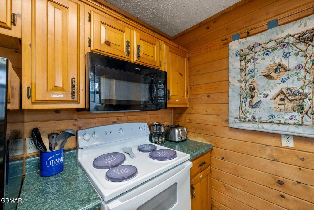 Sevierville, Tennessee, 37862, United States, 3 Bedrooms Bedrooms, ,3 BathroomsBathrooms,Residential,Forsale,1942453