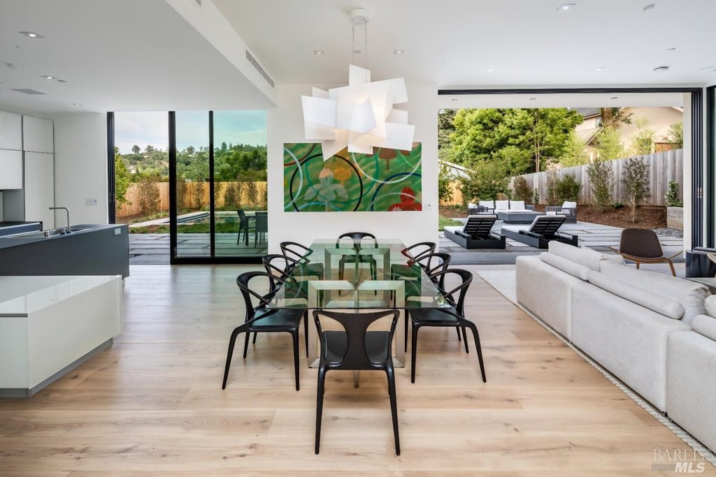 Healdsburg, California, 95448, United States, 4 Bedrooms Bedrooms, ,4.5 BathroomsBathrooms,Residential,Forsale,1918959
