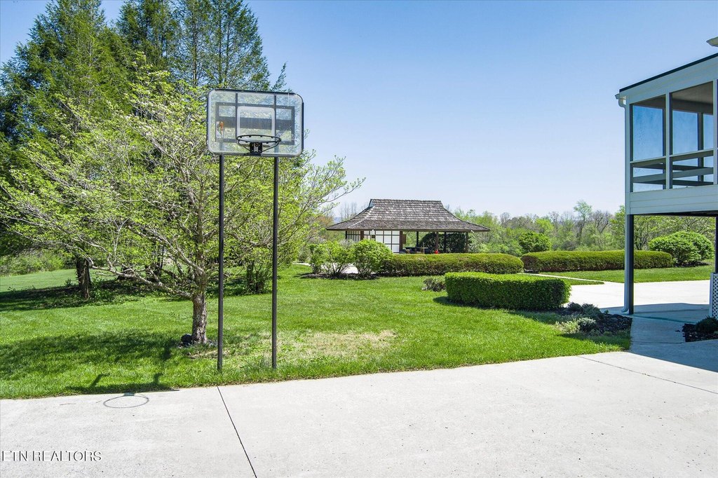Crossville, Tennessee, 38572, United States, 5 Bedrooms Bedrooms, ,4 BathroomsBathrooms,Residential,Forsale,1907866