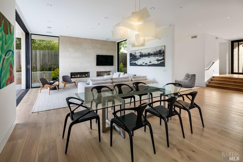 Healdsburg, California, 95448, United States, 4 Bedrooms Bedrooms, ,4.5 BathroomsBathrooms,Residential,Forsale,1918959