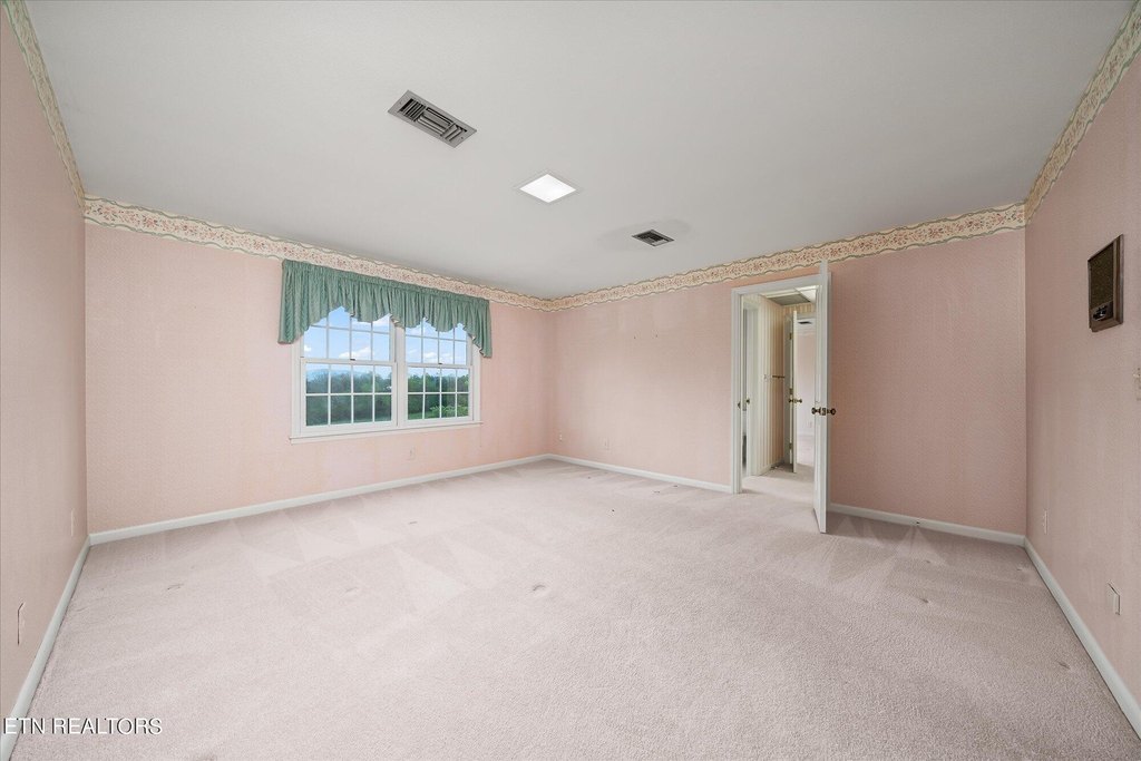 Crossville, Tennessee, 38572, United States, 5 Bedrooms Bedrooms, ,4 BathroomsBathrooms,Residential,Forsale,1907866