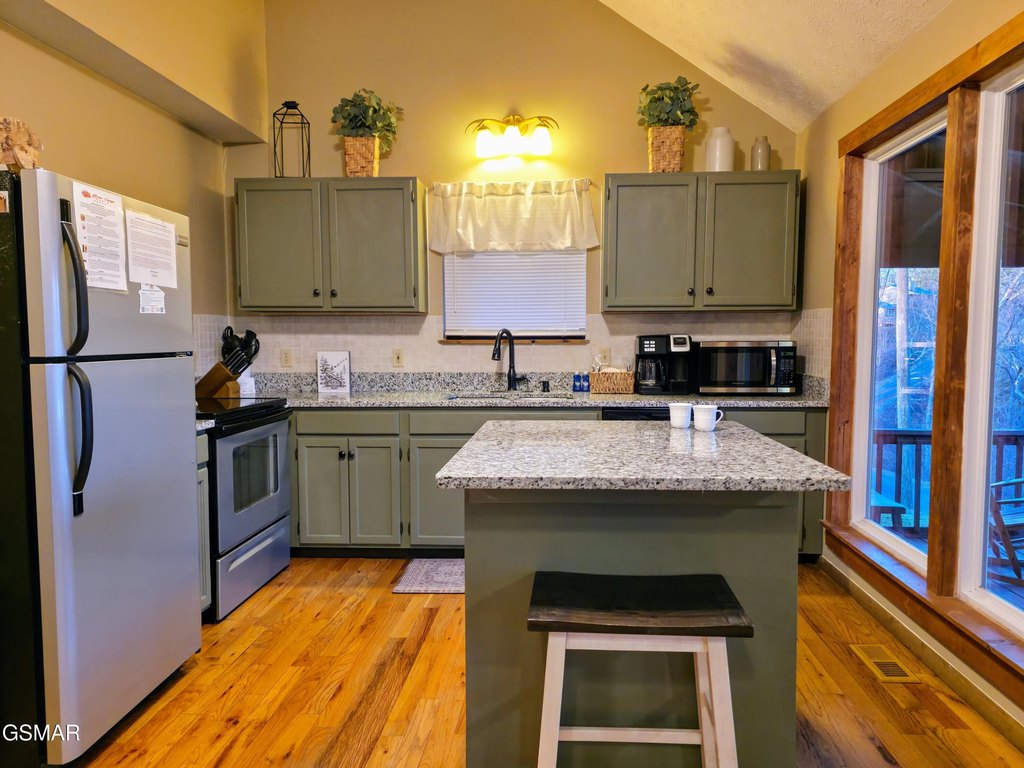 Sevierville, Tennessee, 37876, United States, 3 Bedrooms Bedrooms, ,2 BathroomsBathrooms,Residential,Forsale,1936698