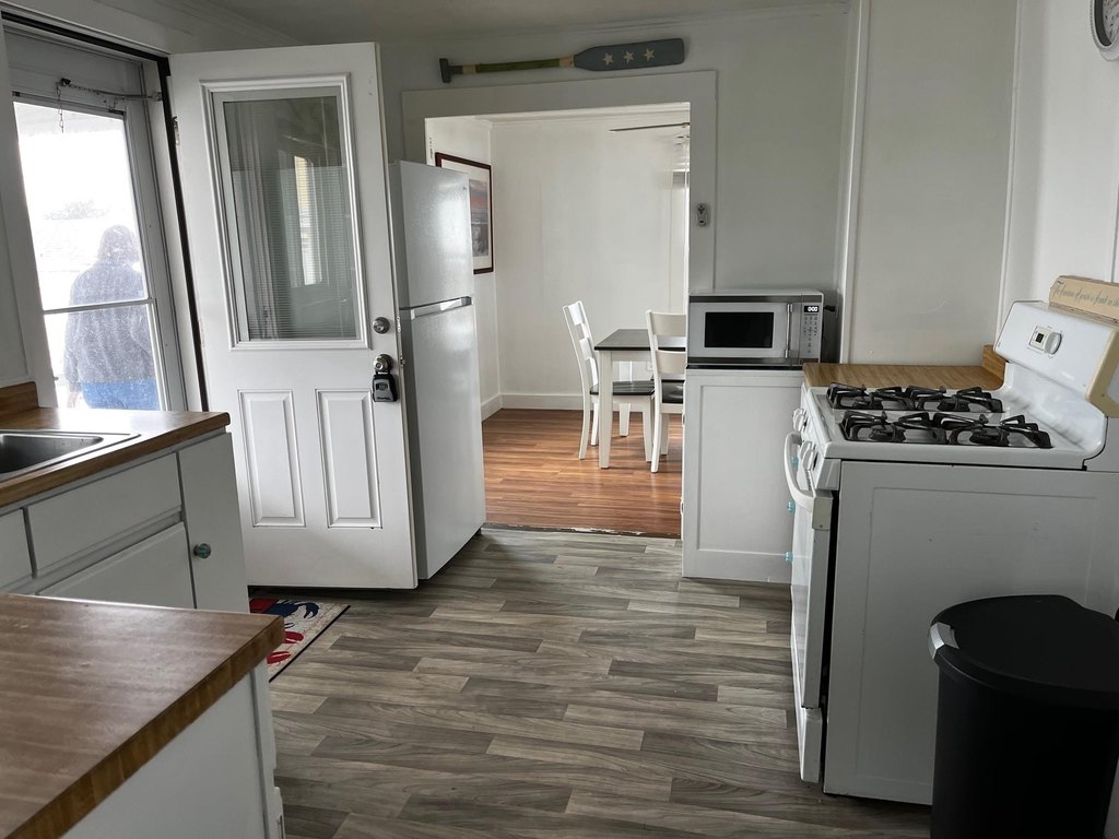 Salisbury, Massachusetts, 01952, United States, 4 Bedrooms Bedrooms, ,1.5 BathroomsBathrooms,Residential,Forsale,2010618