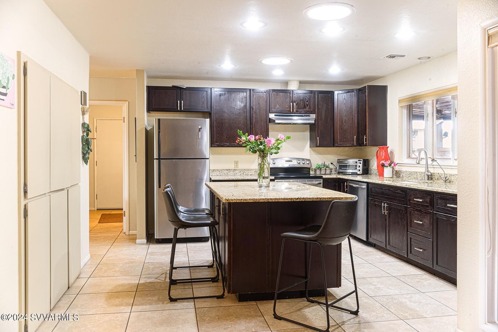 Cornville, Arizona, 86325, United States, 5 Bedrooms Bedrooms, ,2 BathroomsBathrooms,Residential,Forsale,1985622