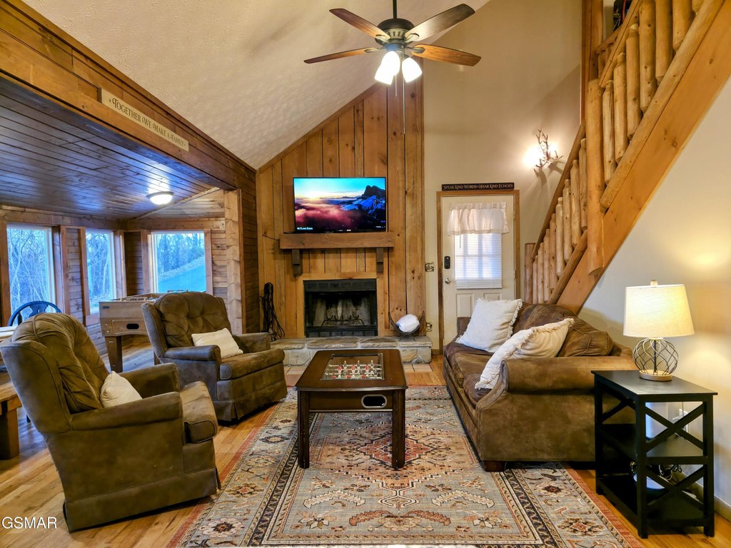 Sevierville, Tennessee, 37876, United States, 3 Bedrooms Bedrooms, ,2 BathroomsBathrooms,Residential,Forsale,1936698