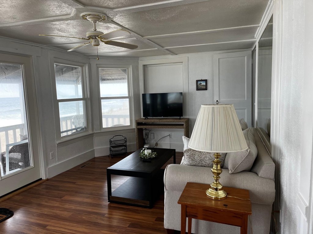 Salisbury, Massachusetts, 01952, United States, 4 Bedrooms Bedrooms, ,1.5 BathroomsBathrooms,Residential,Forsale,2010618